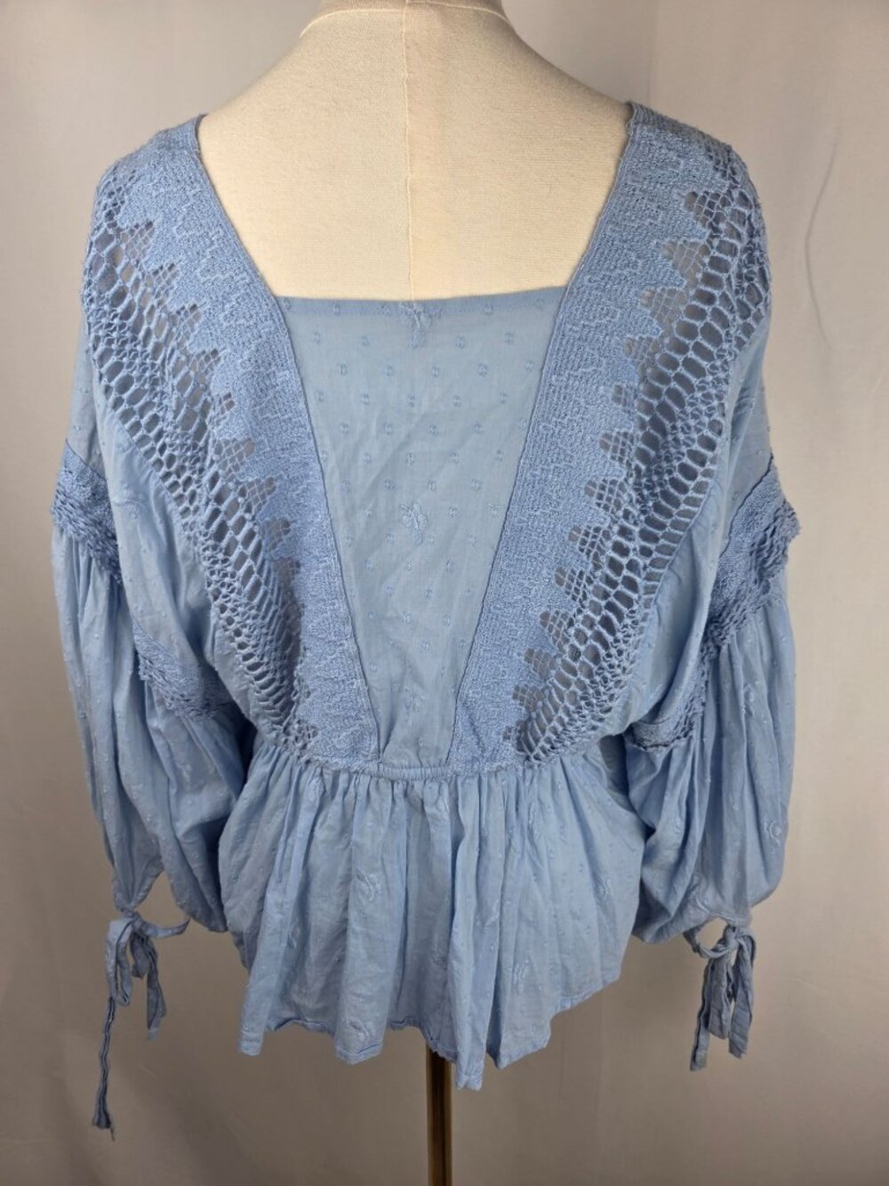 Free People Drive You Mad Blouse M Blue Crochet Lace Peasant Boho Puff Sleeve - Picture 4 of 11